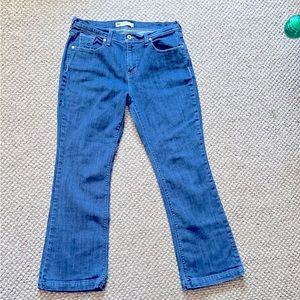 These are a resell from another posh marker! These are poerfect 512 Levi’s 12fit